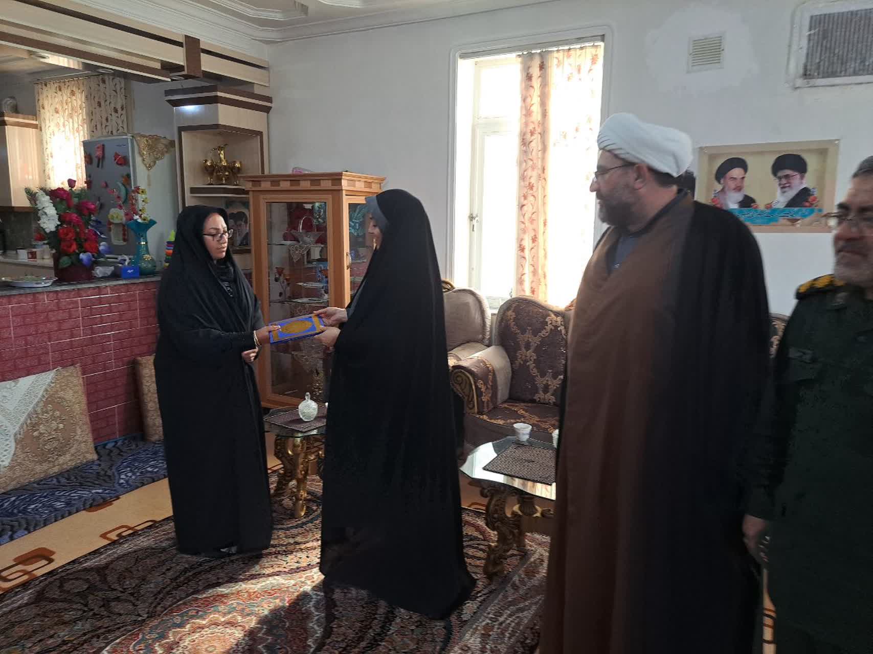 دیدار و دلجویی فرماندار شهرستان پلدشت از خانواده شهید والامقام فردین قوردوئی میلان