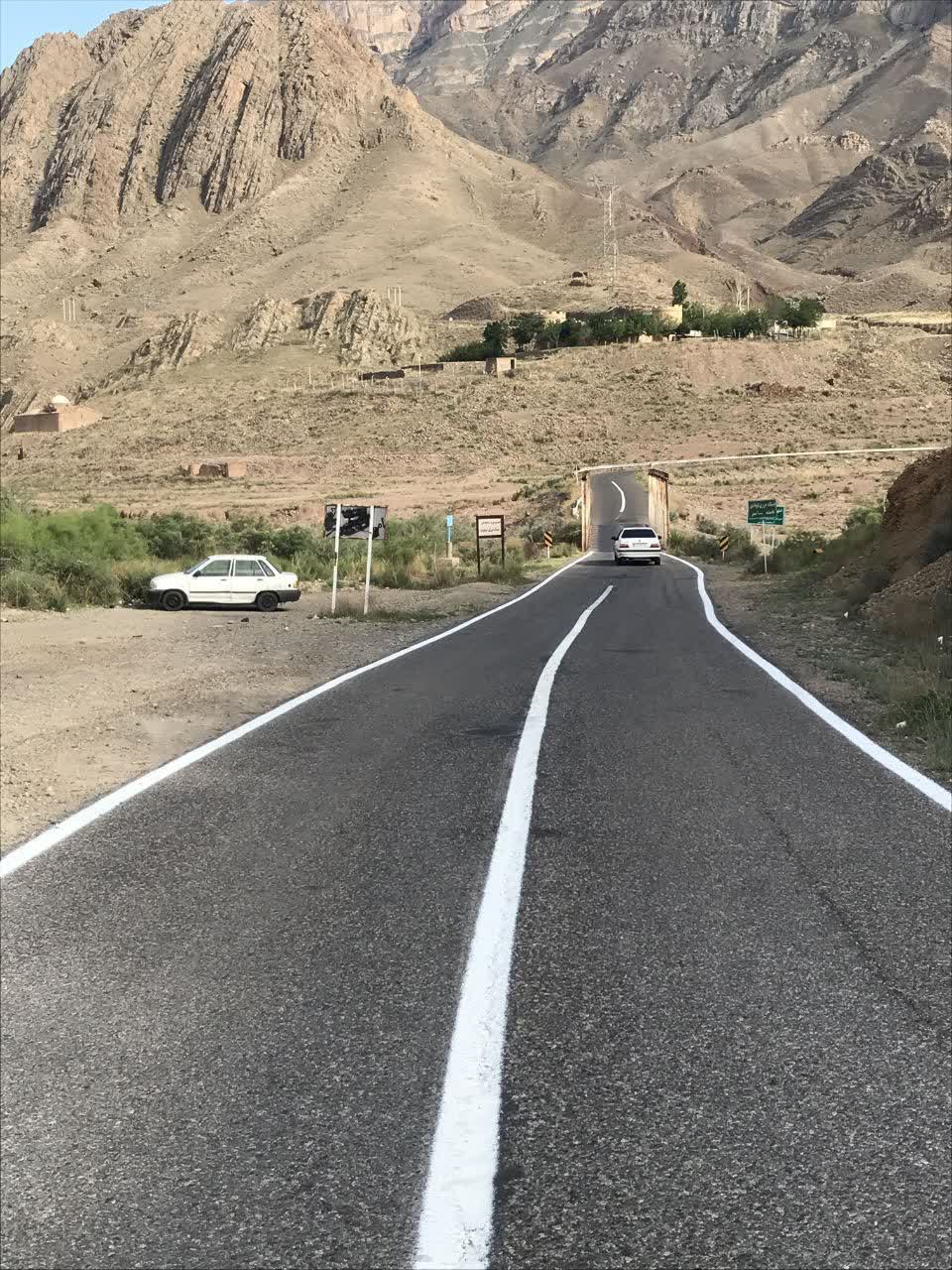 گزارش تصویری از اجرای عملیات خط کشی محور های مواصلاتی شهرستان پلدشت
