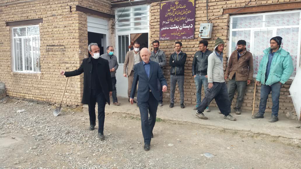 مشارکت مردم در ساخت دیوار آموزشگاه روستای ساختمان