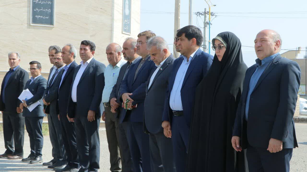 تجدید میثاق معاون وزیر آموزش و پرورش و فرماندار پلدشت با آرمانهای شهدای والامقام