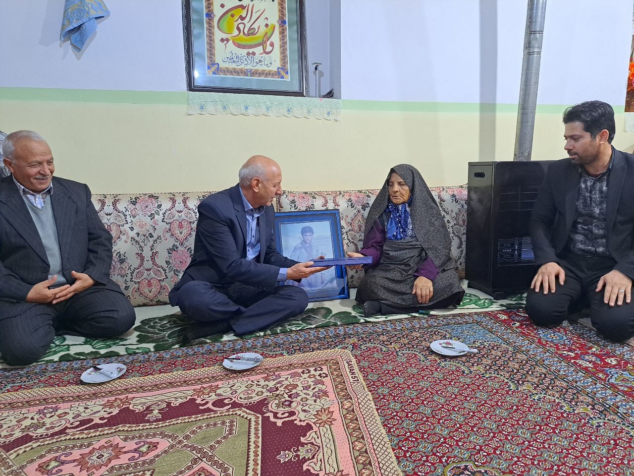 دیدار فرماندار شهرستان پلدشت با خانواده معزز شهید علی زالی