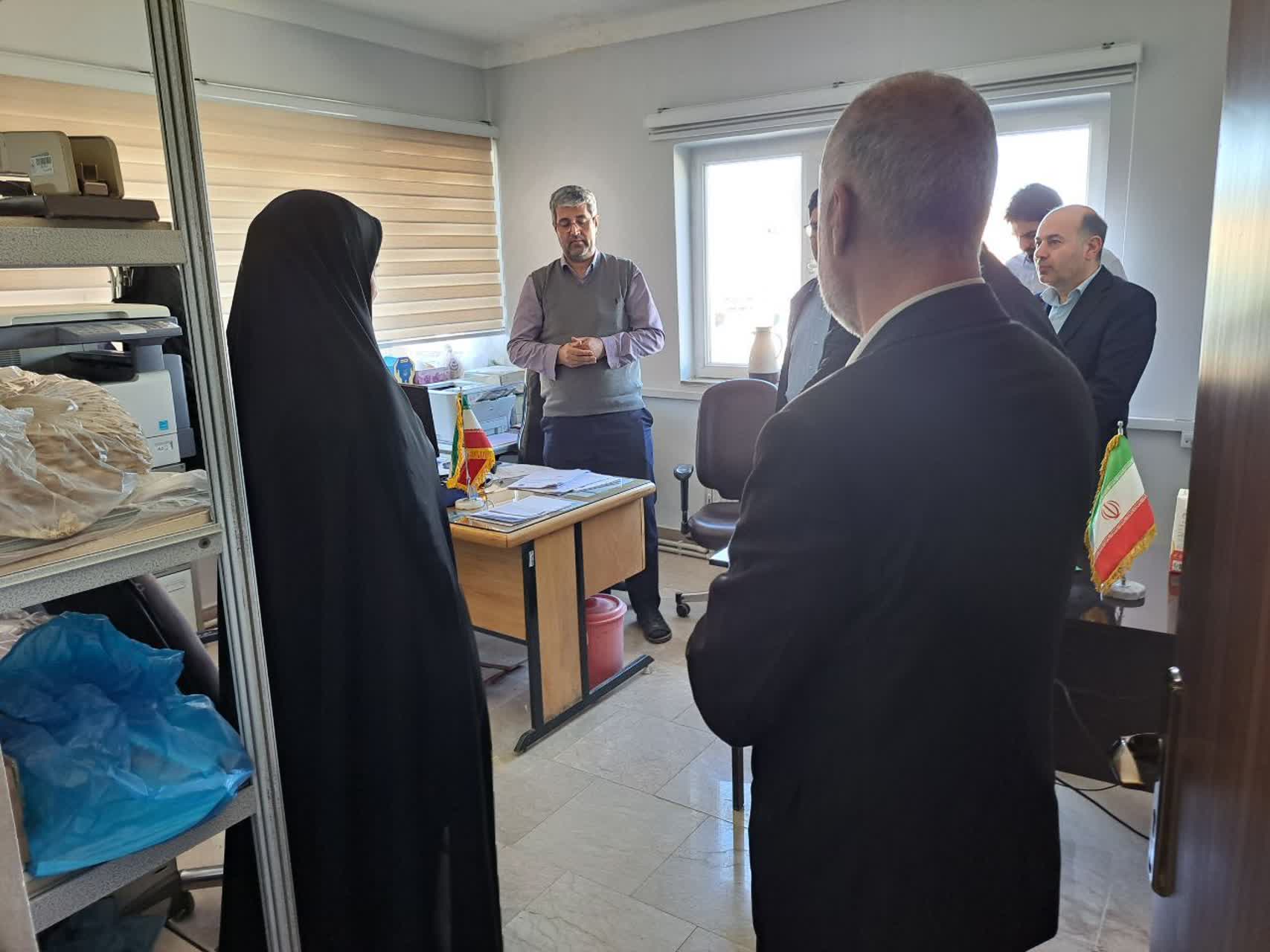 توزیع اقلام ضروری بین مددجویان با حضور فرماندار شهرستان