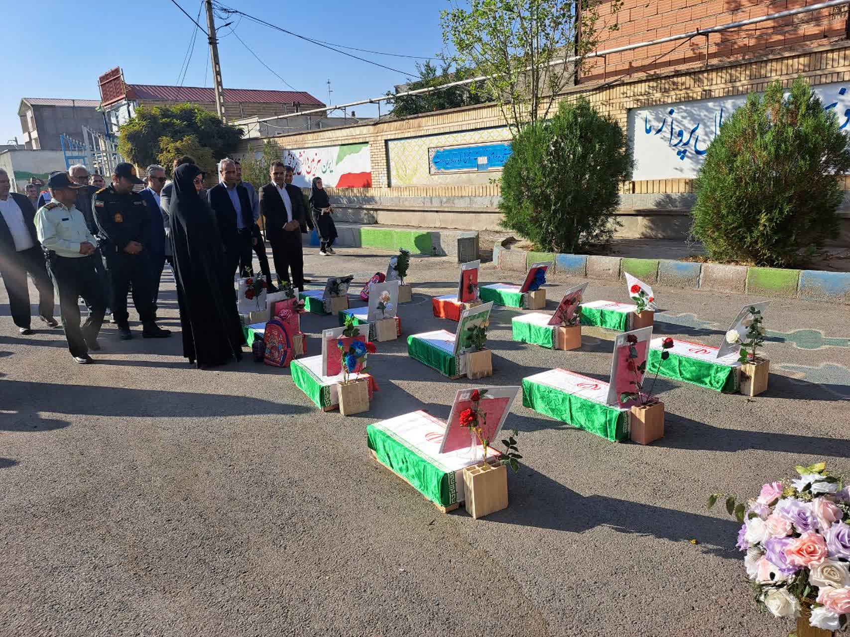 نواختن زنگ مهر و مقاومت در مدارس پلدشت؛ پیوند شکوه دانش و عظمت دفاع مقدس