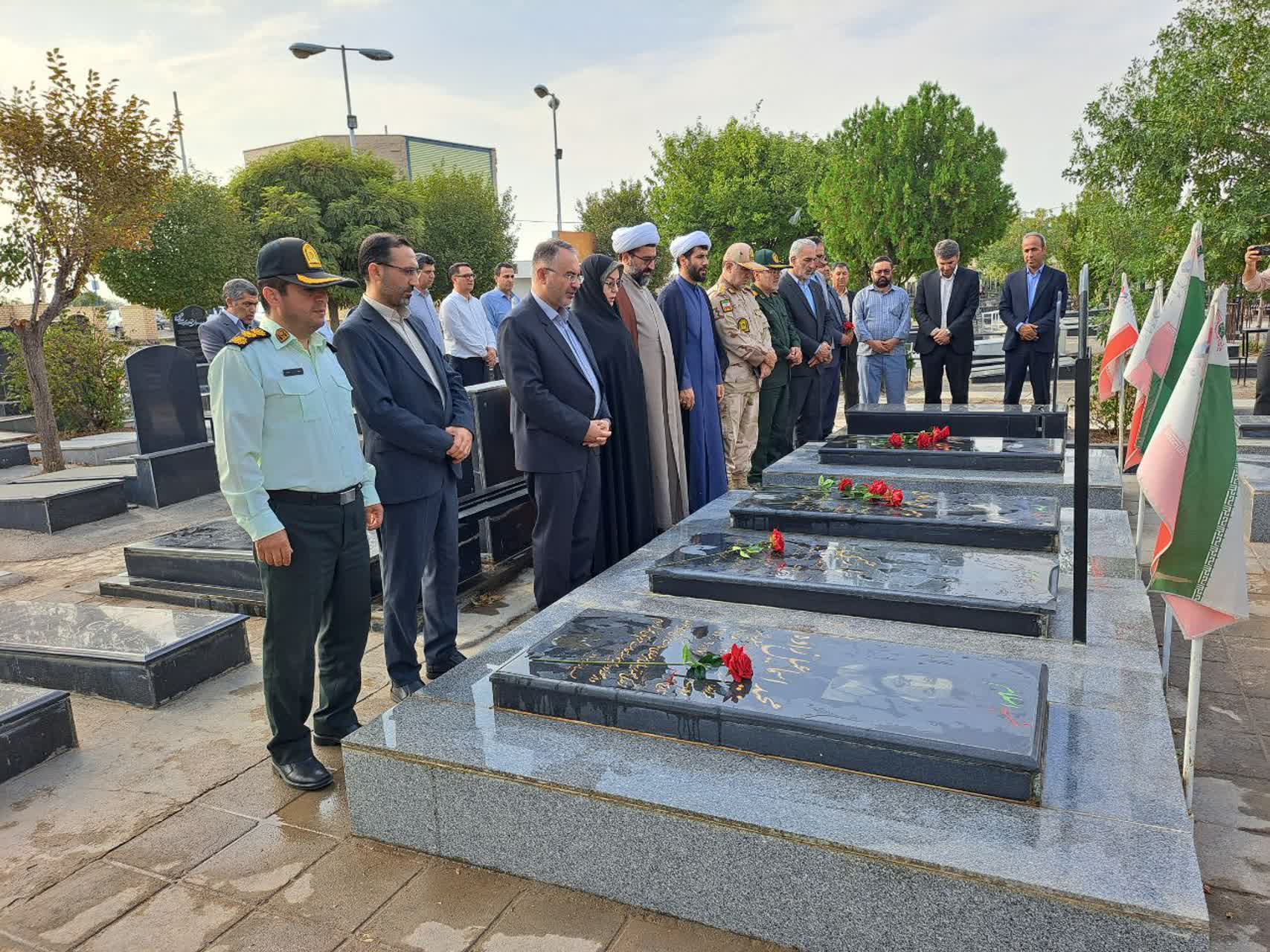 گلزار مطهر شهدای پلدشت غبارروبی و عطرافشانی شد
