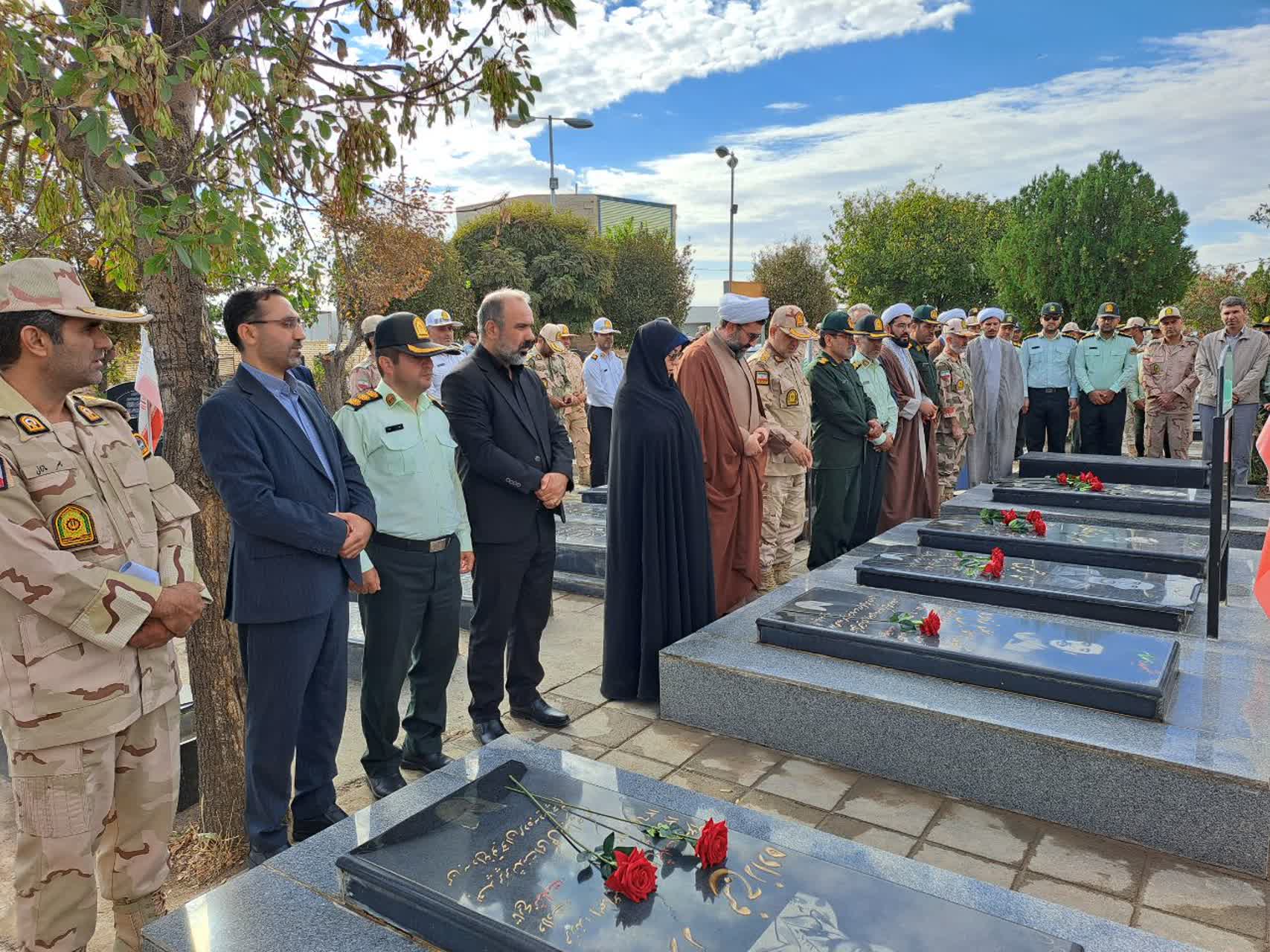آیین غبارروبی و گلباران مزار شهدای شهرستان پلدشت برگزار شد