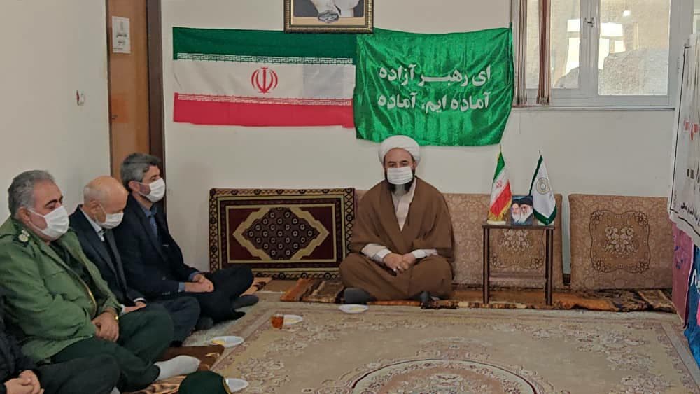 دیدار فرماندار پلدشت و اعضای شورای اداری با امام جمعه شهرستان