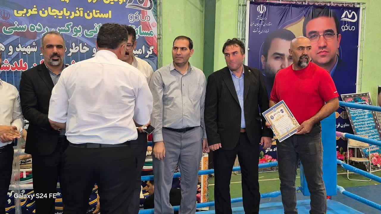 اهدا جوایز برگزیدگان مسابقات استانی بوکس نونهالان آذربایجان غربی در پلدشت