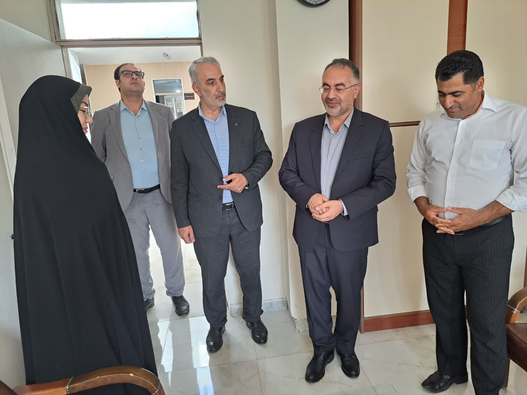 بازدید معاون سیاسی و اجتماعی استاندار آذربایجان‌غربی از واحدهای فرمانداری پلدشت / تأکید بر تکریم ارباب‌رجوع و تقویت روحیه خدمت‌رسانی