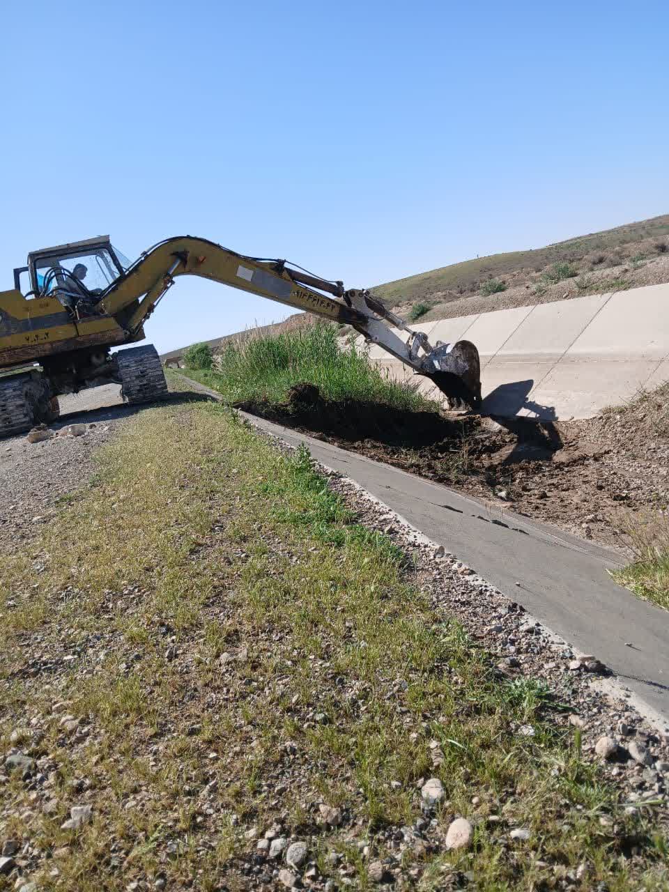 لایروبی کانال آبیاری روستاهای بخش مرکزی آغاز شد
