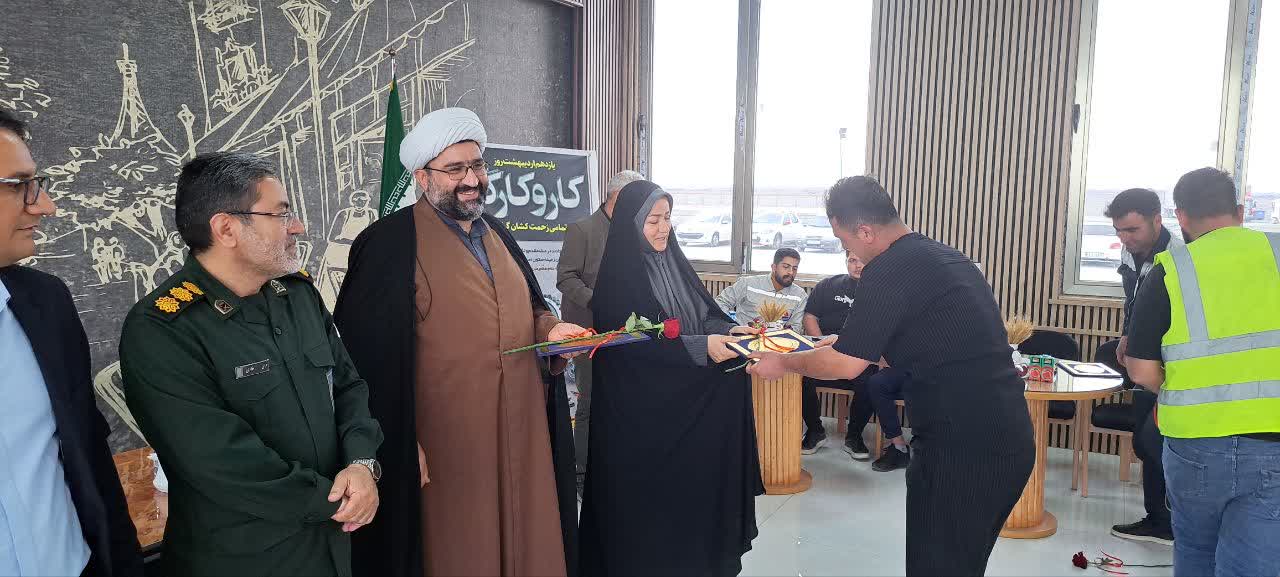 تجلیل از کارگران مجتمع خدماتی رفاهی ساوالان بمناسبت روز کار و کارگر