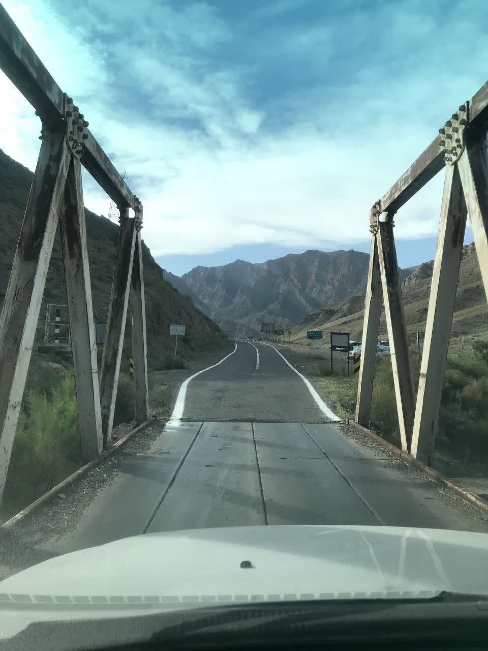 گزارش تصویری از اجرای عملیات خط کشی محور های مواصلاتی شهرستان پلدشت