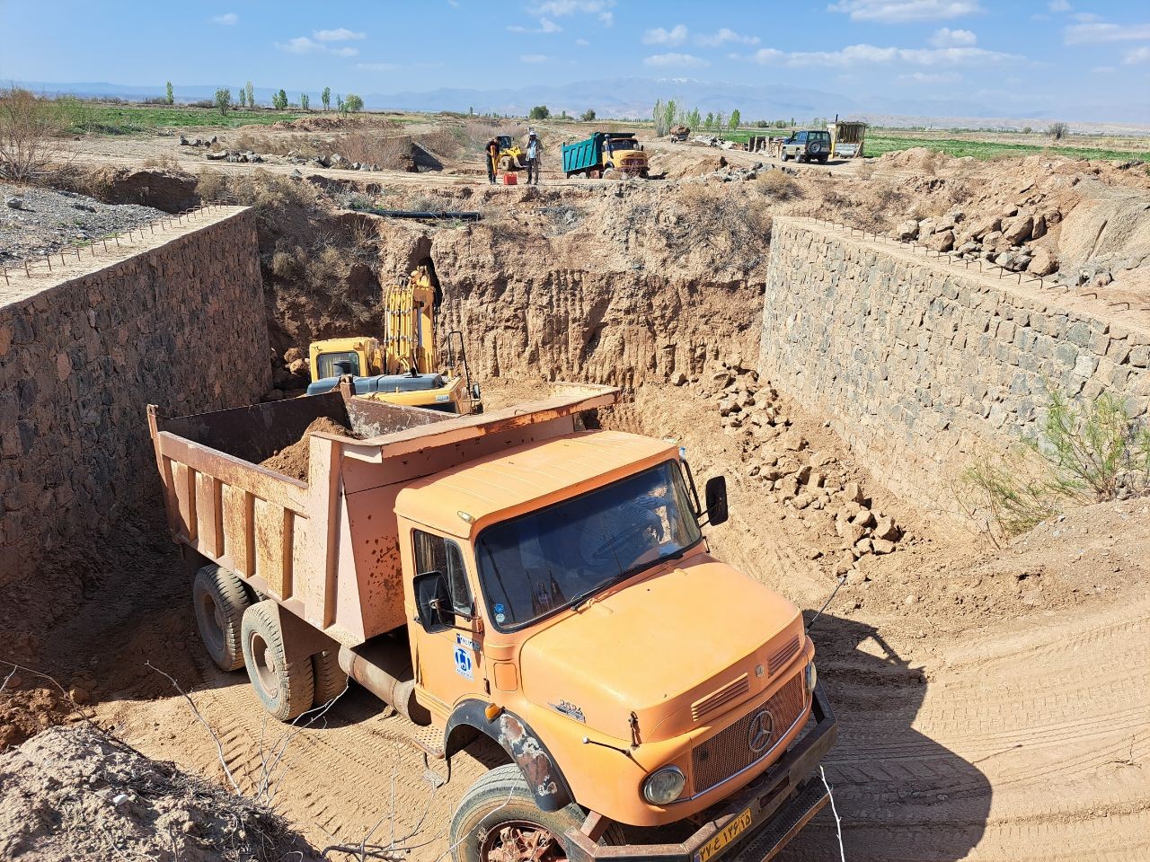آغاز اجرای عملیات احداث پل جاده ای روستای علی نظر