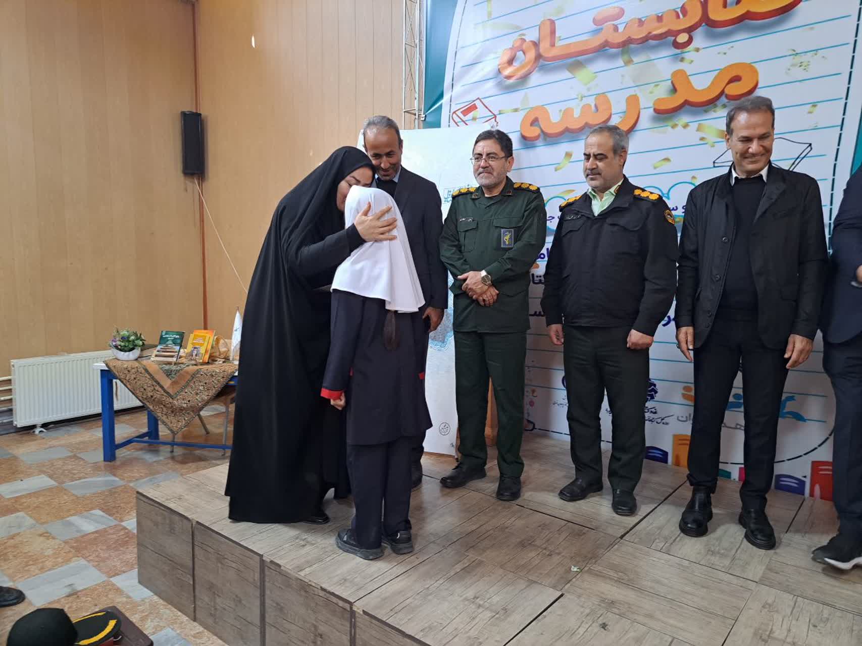 پرداختن به کتاب و قلم از شرافت و جایگاه ویژه‌ای برخوردار است و کسانی که در این مسیر گام برمی‌دارند، دارای جایگاهی ارزشمند در جامعه هستند