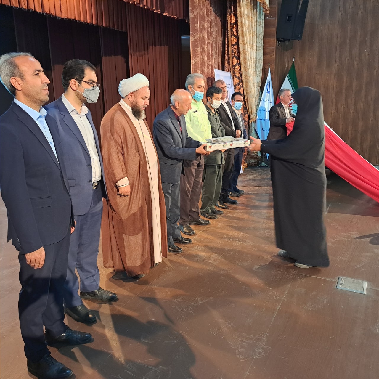 آموزش و پرورش مثل دو بال مکمل هم هستن چنانچه در یکی از این دو بال سستی اتفاق بیفتد شاهد صدمات جبران ناپذیری در آینده در سطح جامعه خواهیم شد