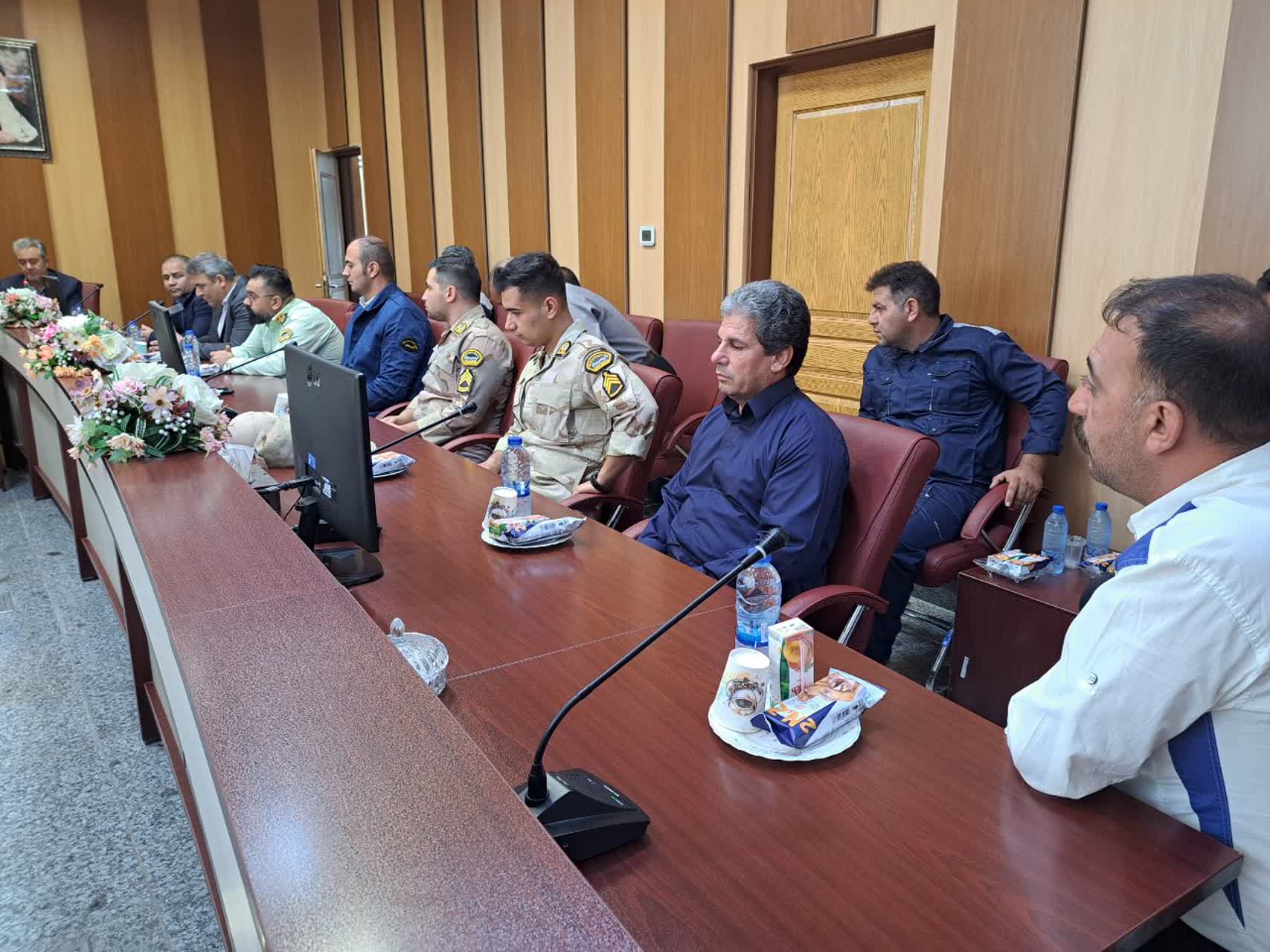 تجلیل فرماندار پلدشت از کارکنان و تلاشگران حوزه مرزی/ تأکید بر اهمیت وحدت و خدمترسانی صادقانه در مقابله با توطئههای دشمن