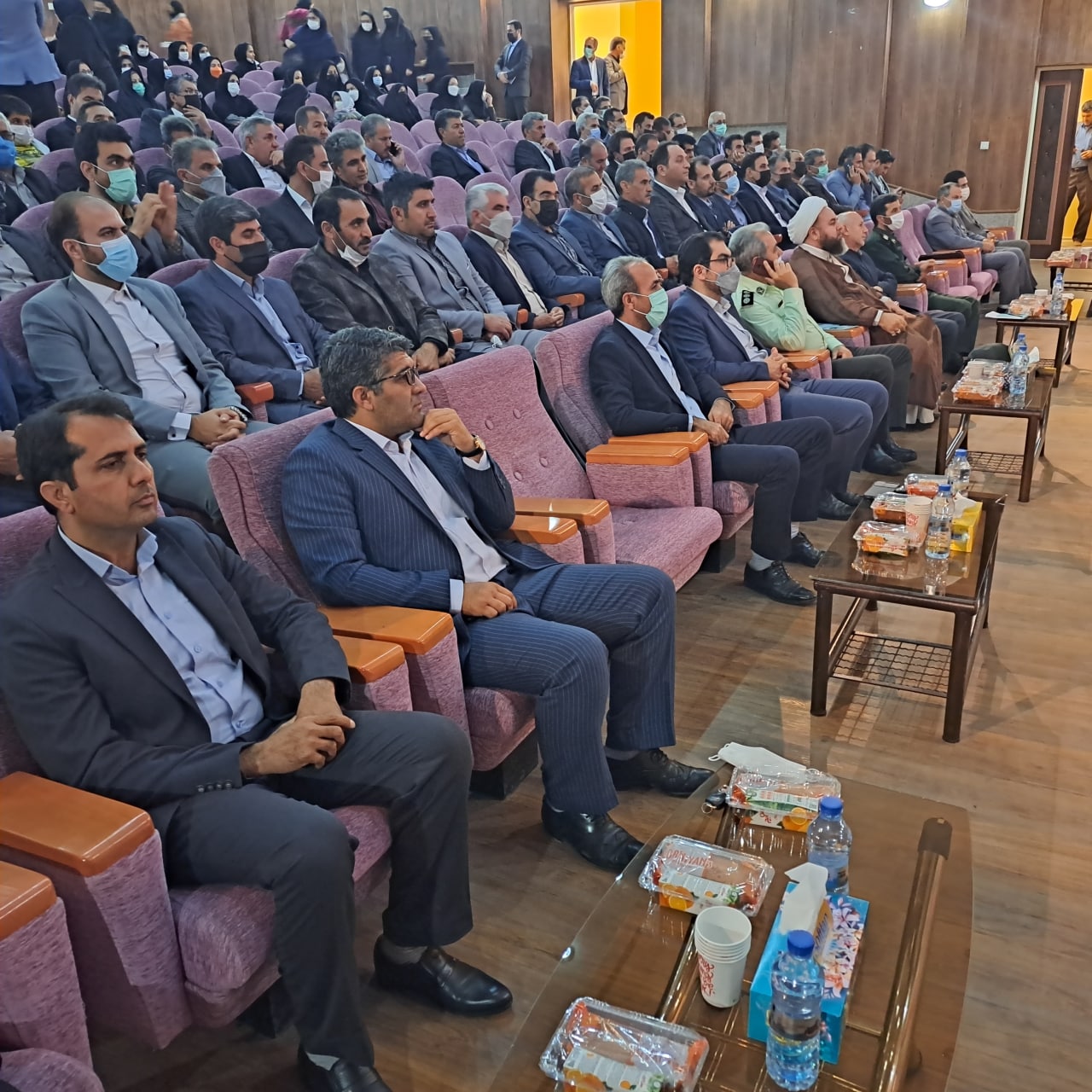 آموزش و پرورش مثل دو بال مکمل هم هستن چنانچه در یکی از این دو بال سستی اتفاق بیفتد شاهد صدمات جبران ناپذیری در آینده در سطح جامعه خواهیم شد