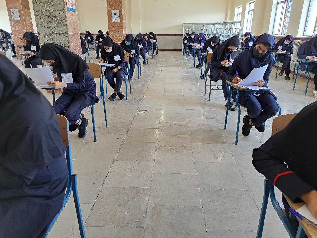بازدید فرماندار شهرستان از حوزه امتحانات نهایی پایه دوازدهم شهر نازک علیاء