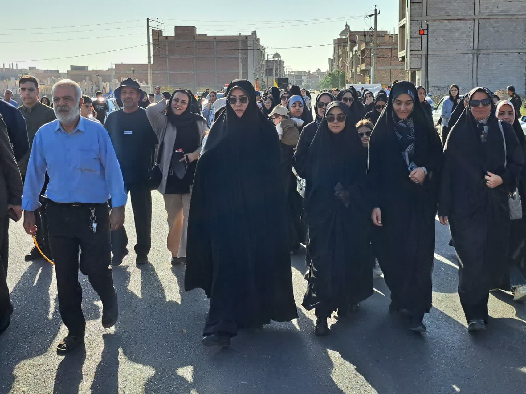 برگزاری همایش بزرگ پیاده‌روی خانوادگی در پلدشت به مناسبت هفته دفاع مقدس