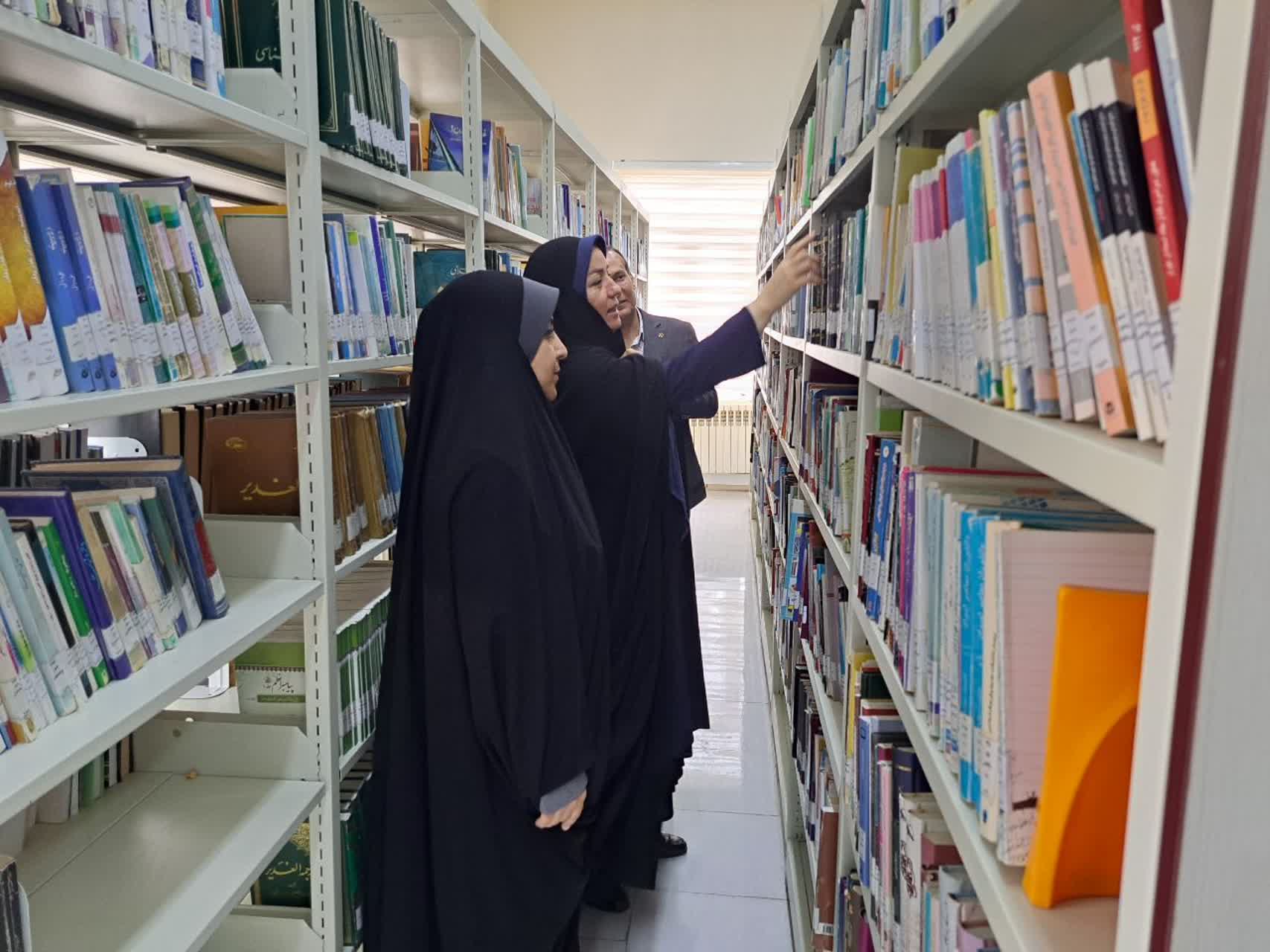 کتابخانههای عمومی به عنوان پایگاههای فرهنگی نقش مهمی در ارتقای سطح دانش و آگاهی جامعه دارند