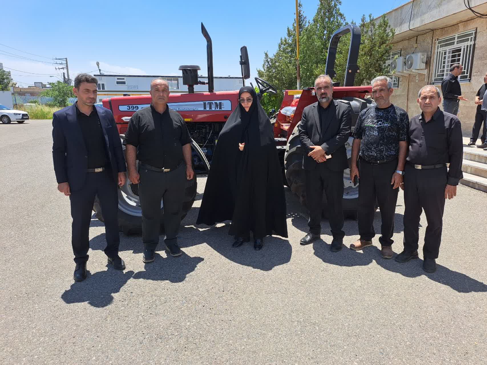 یک دستگاه تراکتور به دهیاری روستای نازک سفلی تحویل داده شد