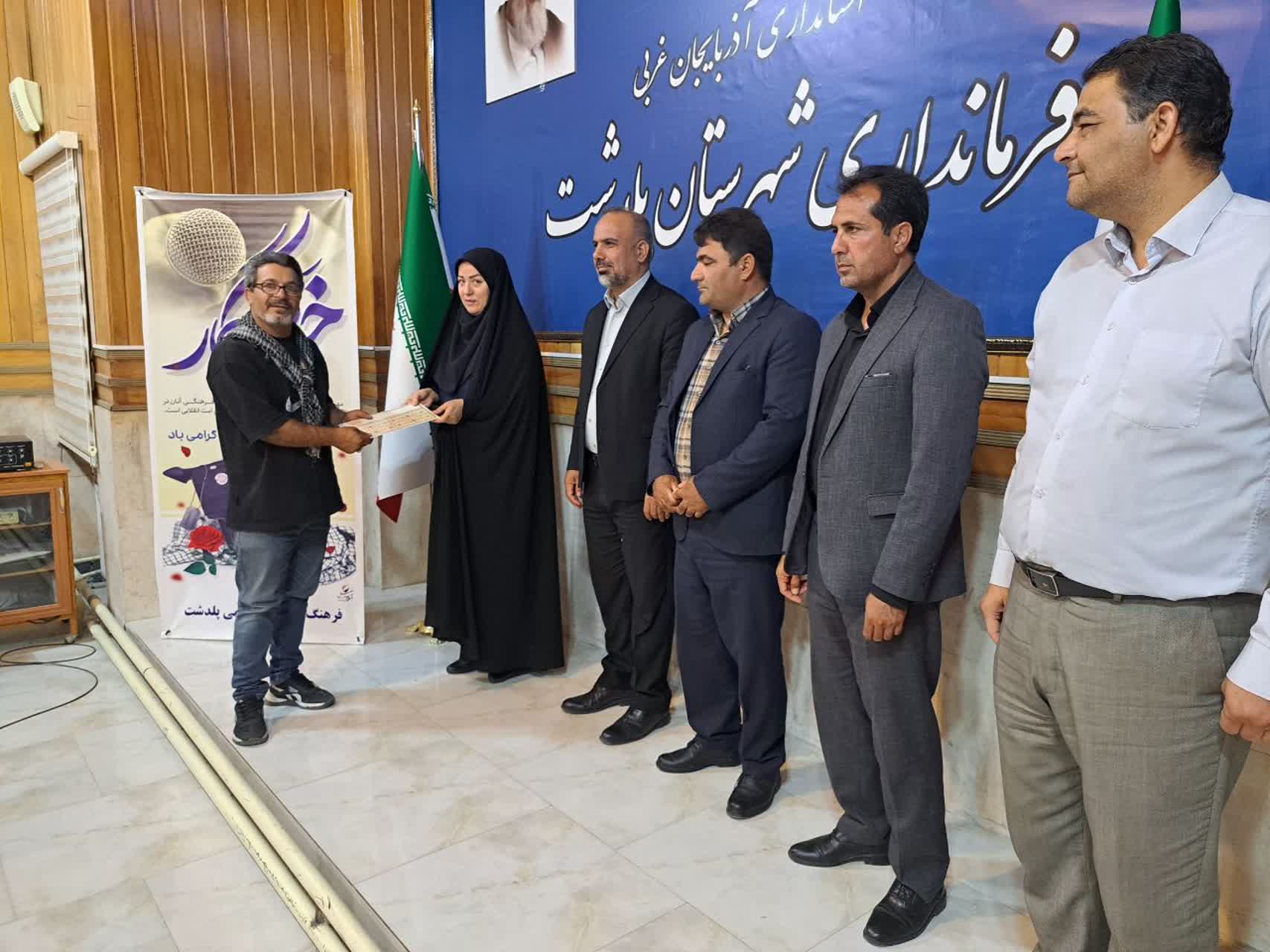 نشست صمیمی فرماندار پلدشت با خبرنگاران و فعالان رسانه ای به مناسبت روز خبرنگار