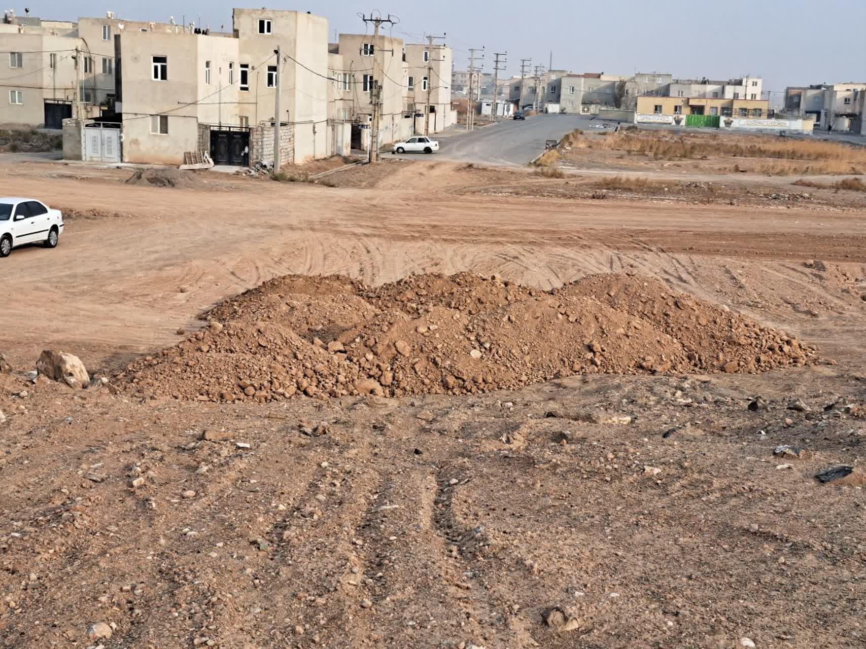 بازدید میدانی فرماندار پلدشت از روند عملیات آماده‌سازی و زیرسازی پروژه نهضت ملی مسکن