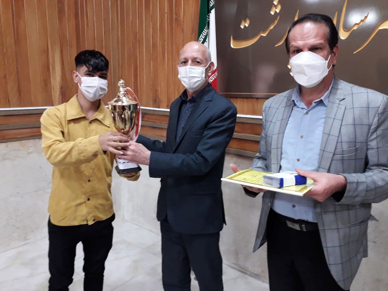 از تیمهای برتر جام دهه مبارک فجر یادواره سردار رشید اسلام حاج قاسم سلیمانی شهرستان پلدشت تجلیل به عمل ِآمد؛