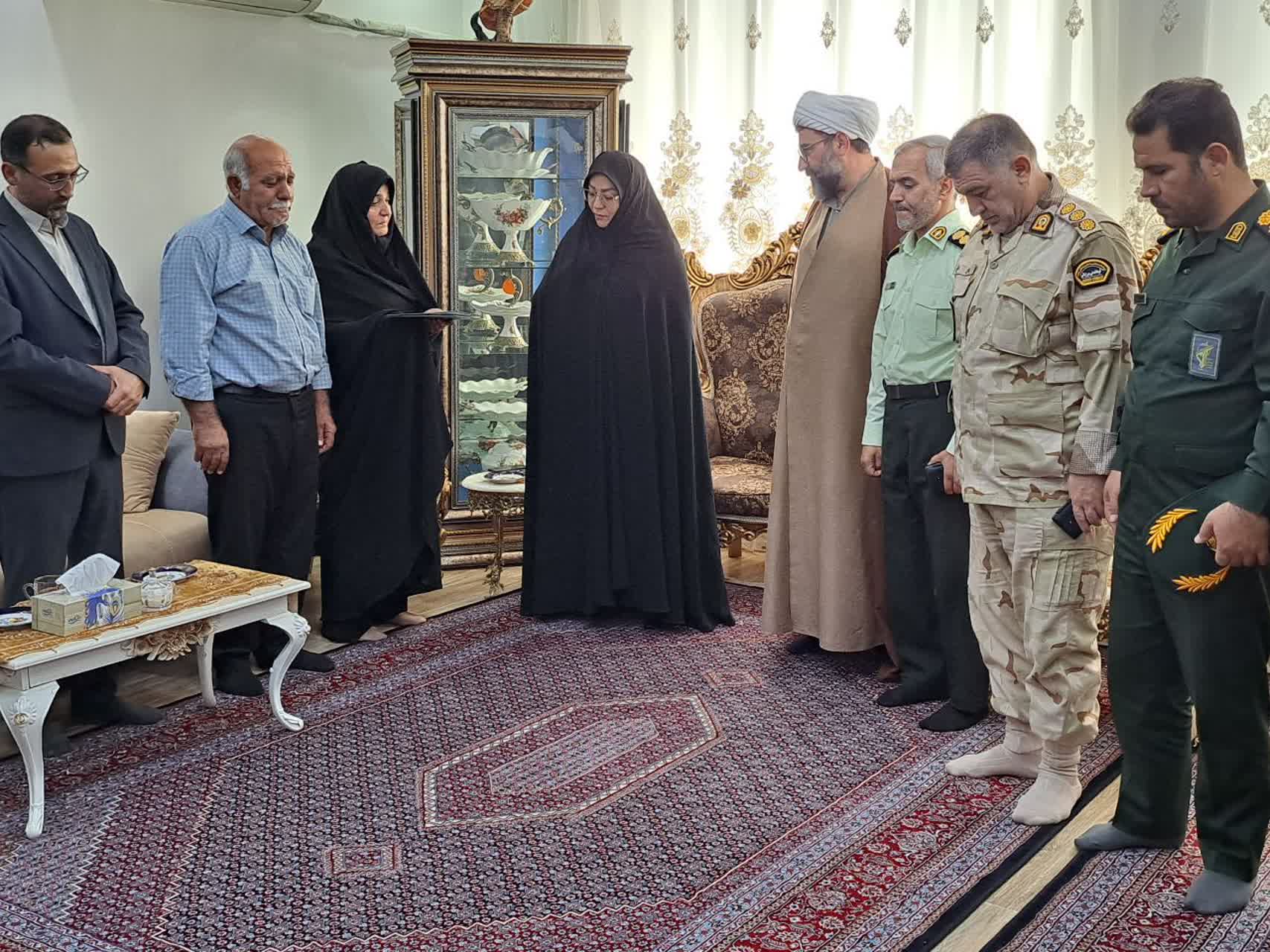 دیدار فرماندار پلدشت با خانواده شهید والامقام «نیما رحیمی» در هفته فراجا