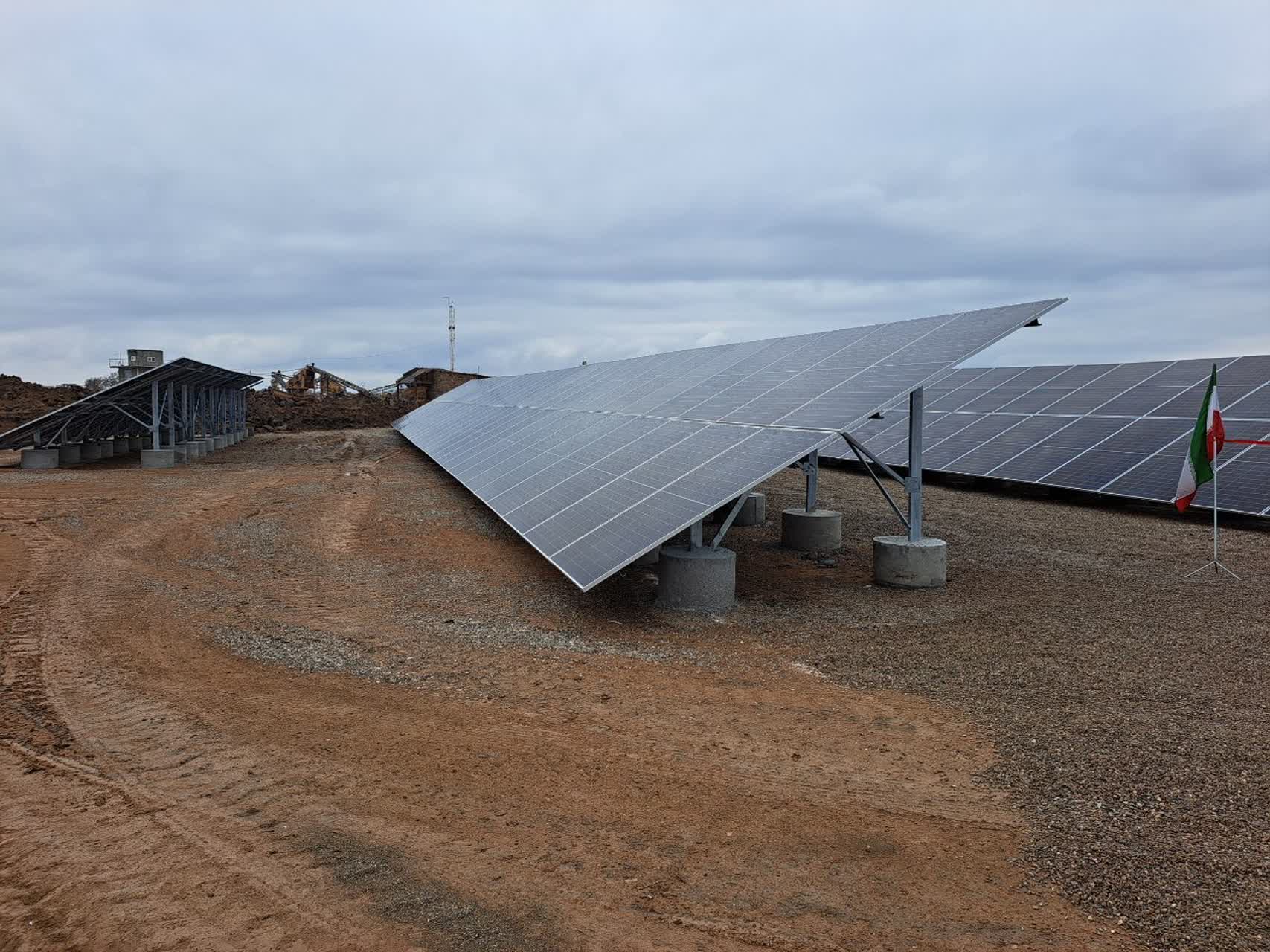 افتتاح پروژه پنل خورشیدی شهرداری پلدشت