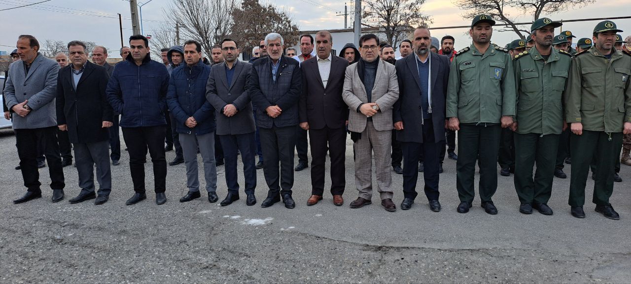 غبارروبی و عطرافشانی مزار شهدای شهر پلدشت
