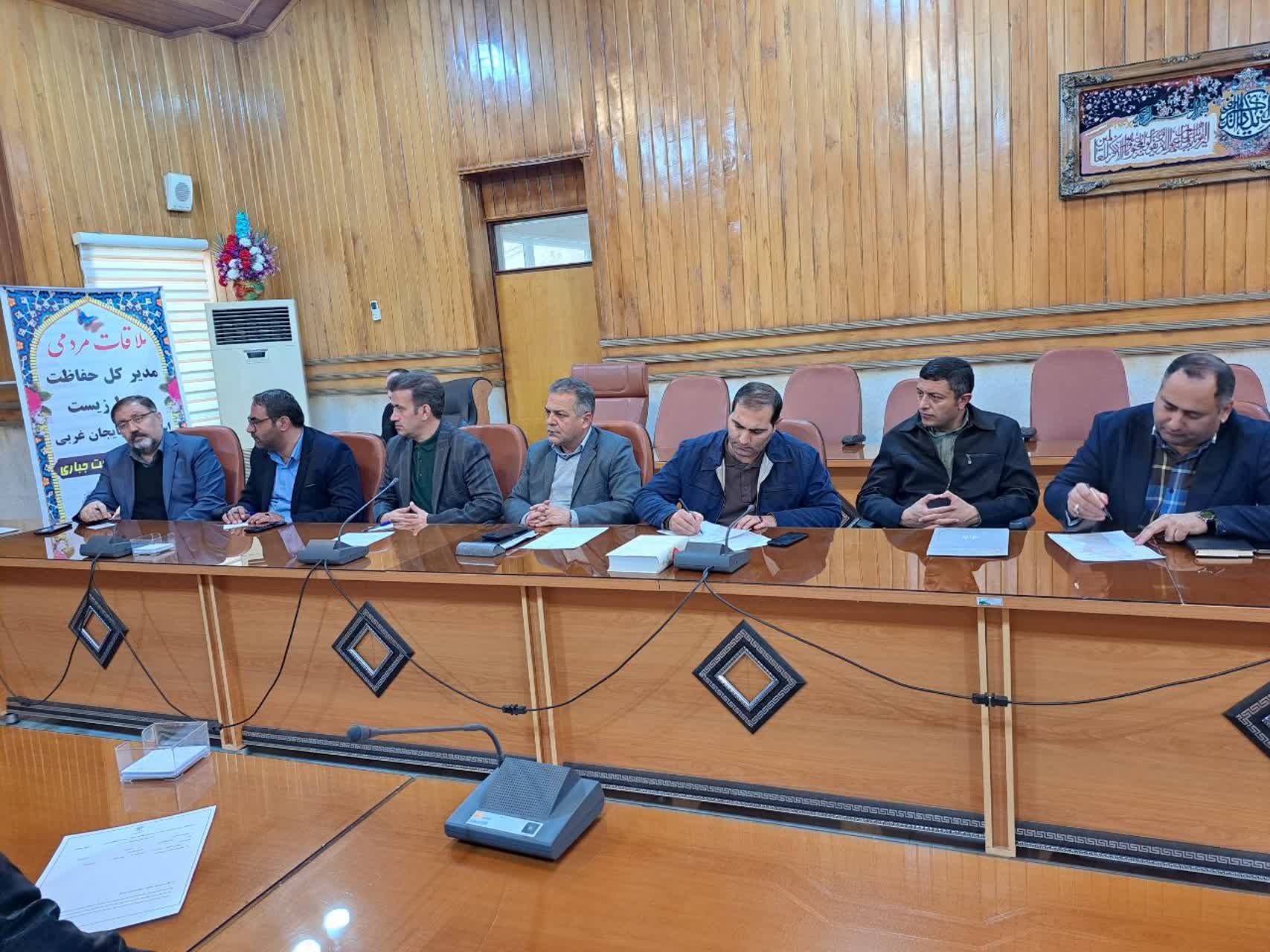 ملاقات مردمی فرماندار پلدشت و مدیرکل حفاظت محیط زیست آذربایجان غربی با مردم شهرستان