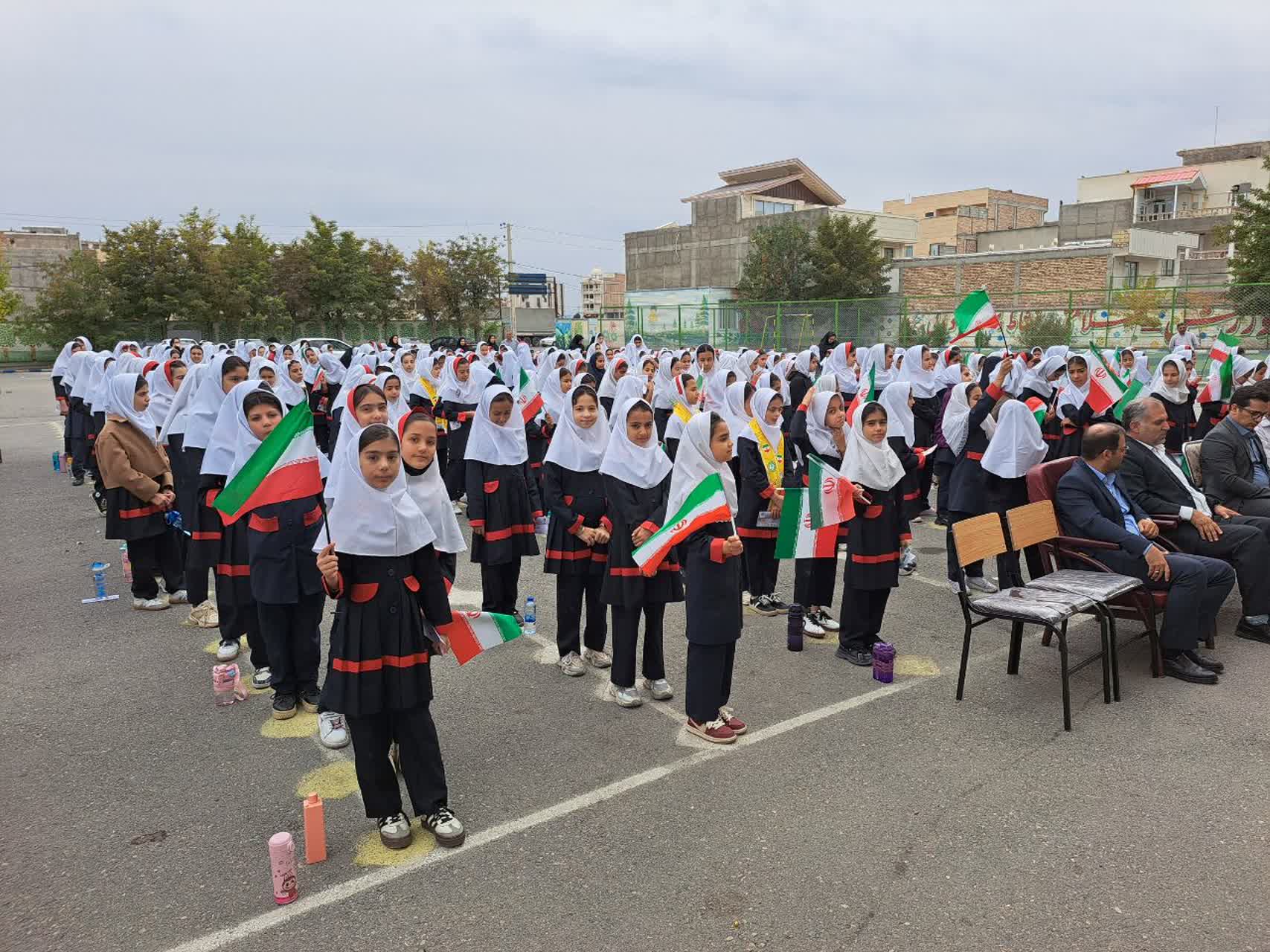 آیین شهرستانی جشن عاطفهها در دبستان حضرت رقیه(س) پلدشت برگزار شد