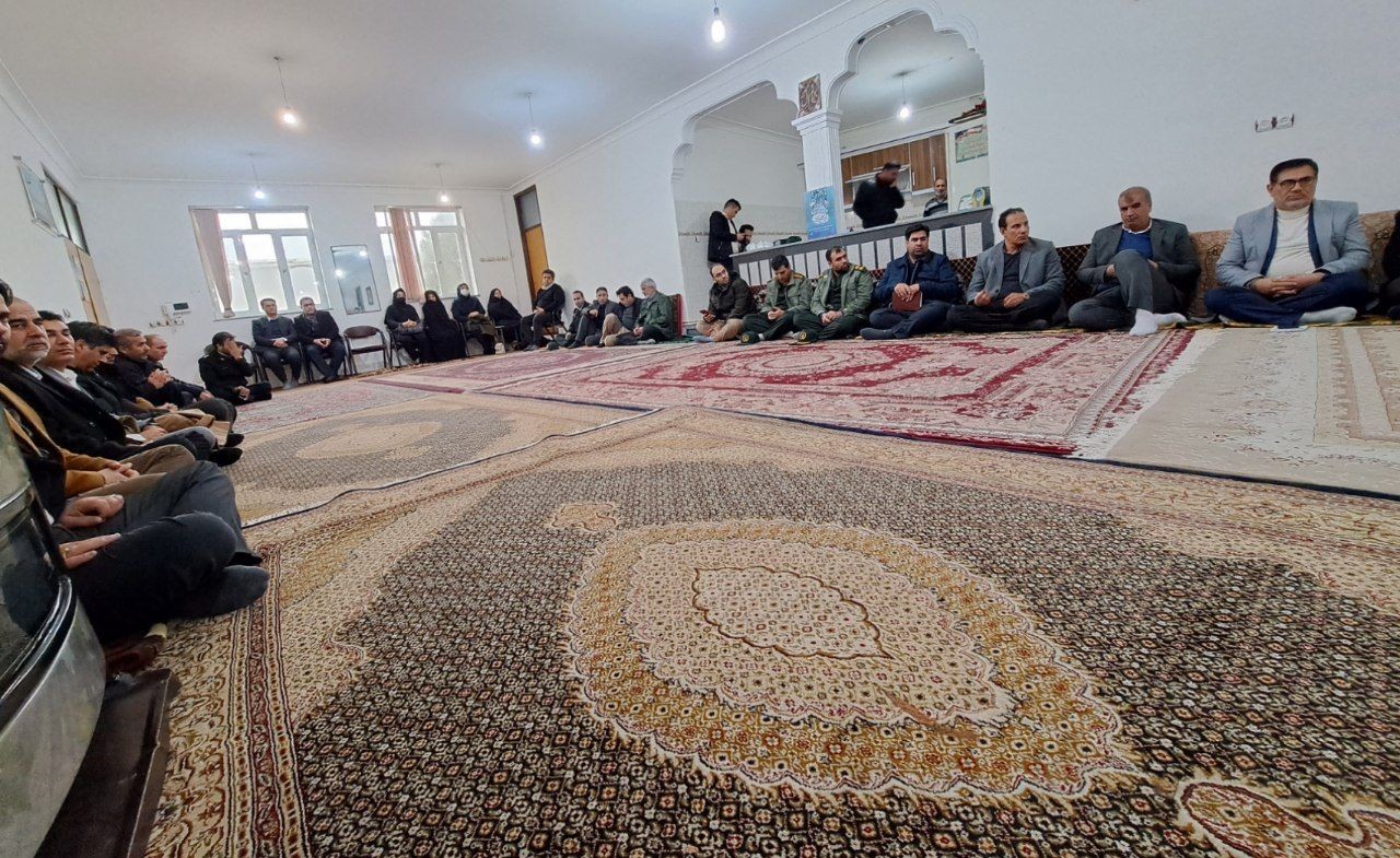 دیدار فرماندار و اعضای شورای اداری شهرستان با امام جمعه پلدشت