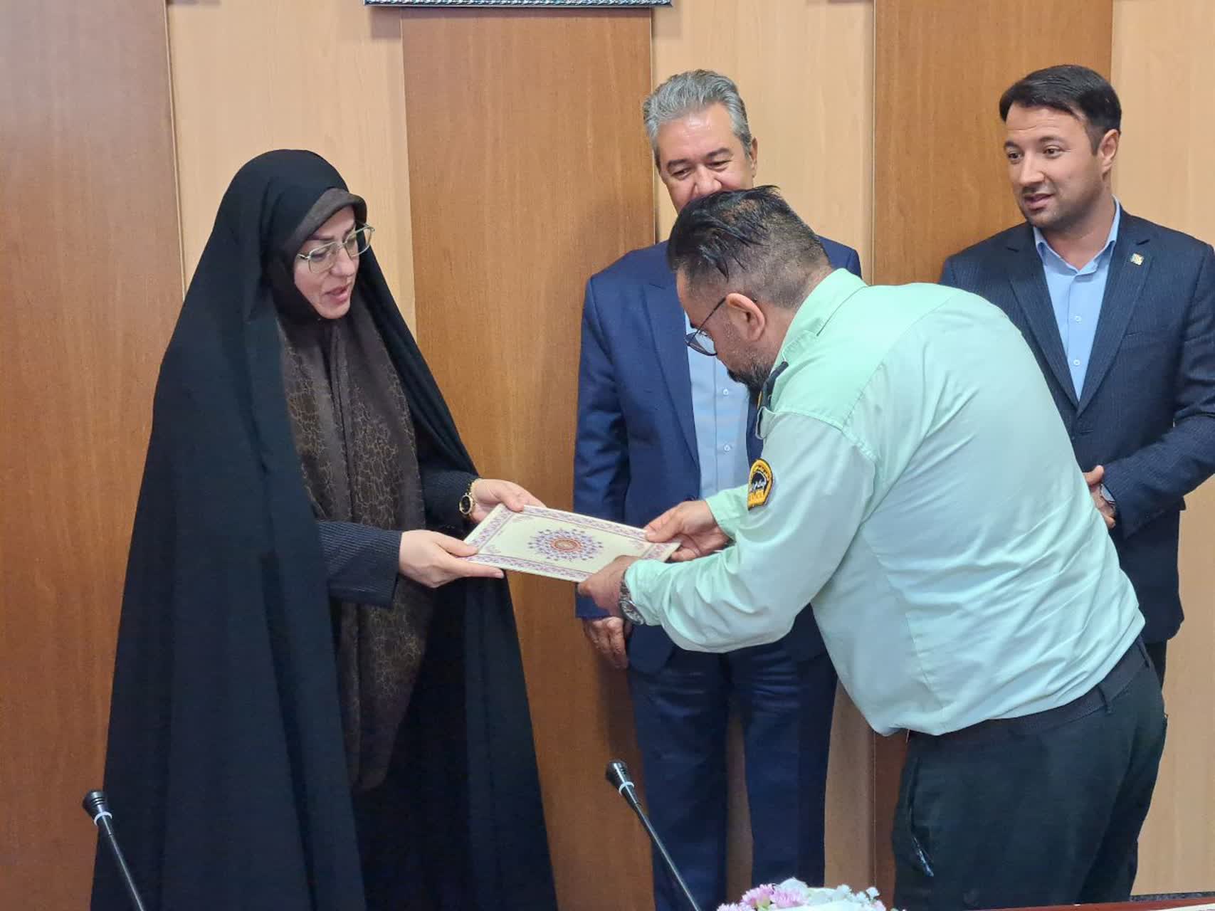 تجلیل فرماندار پلدشت از کارکنان و تلاشگران حوزه مرزی/ تأکید بر اهمیت وحدت و خدمترسانی صادقانه در مقابله با توطئههای دشمن