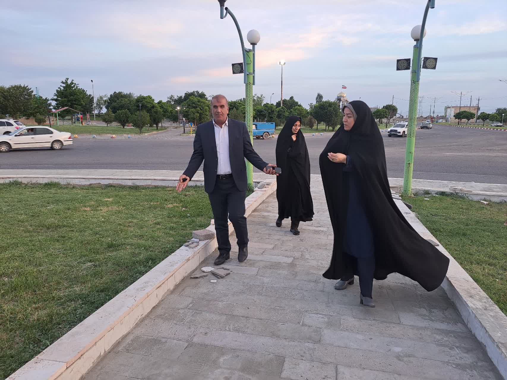 باید توجه ویژهای به زیباسازی فضای شهری، ساماندهی سرویسهای بهداشتی و تجهیز پارکها برای رفاه شهروندان شود