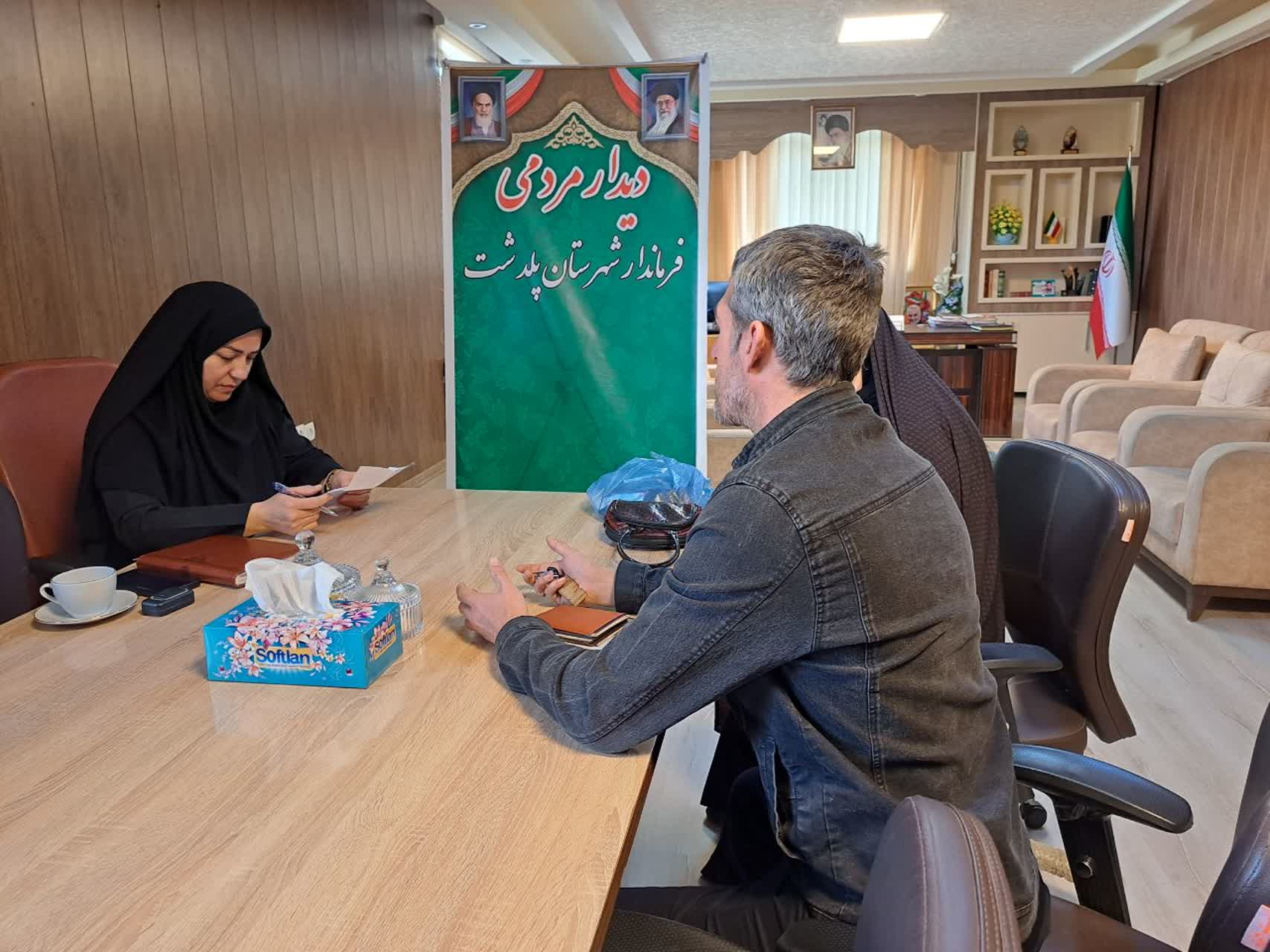 دیدار چهره به چهره رعنا قربانی، فرماندار شهرستان پلدشت با تعدادی از اقشار مختلف مردم