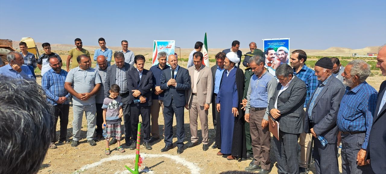 کلنگ زنی فضای ورزشی روباز(میدان چمن مصنوعی)در بهلول آباد