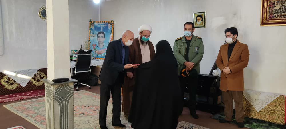 دیدار فرماندار پلدشت با تعدادی از خانواده های معزز شهیدان و جانبازان شهرستان