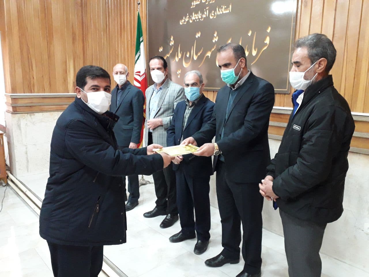 از تیمهای برتر جام دهه مبارک فجر یادواره سردار رشید اسلام حاج قاسم سلیمانی شهرستان پلدشت تجلیل به عمل ِآمد؛