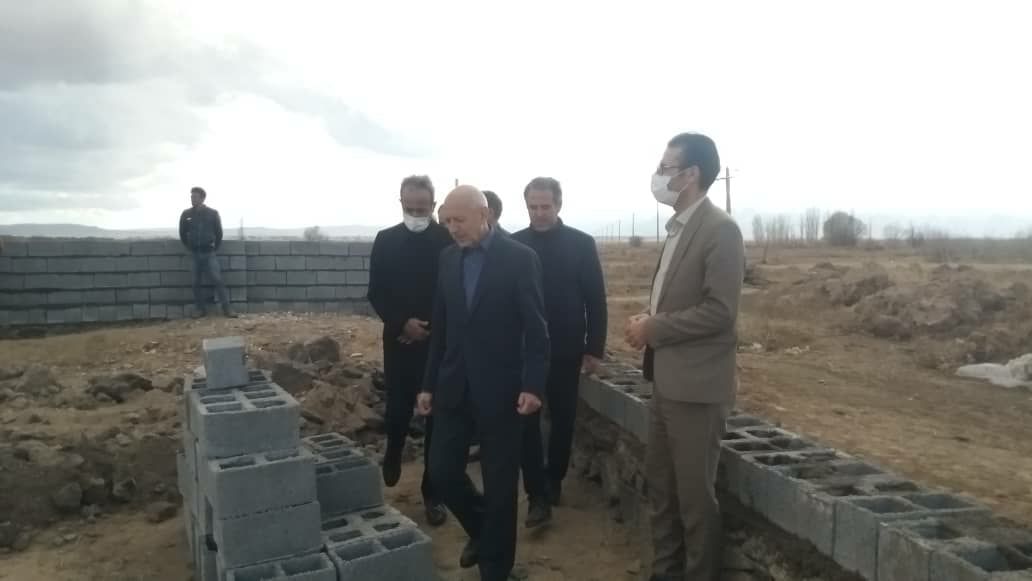 مشارکت مردم در ساخت دیوار آموزشگاه روستای ساختمان