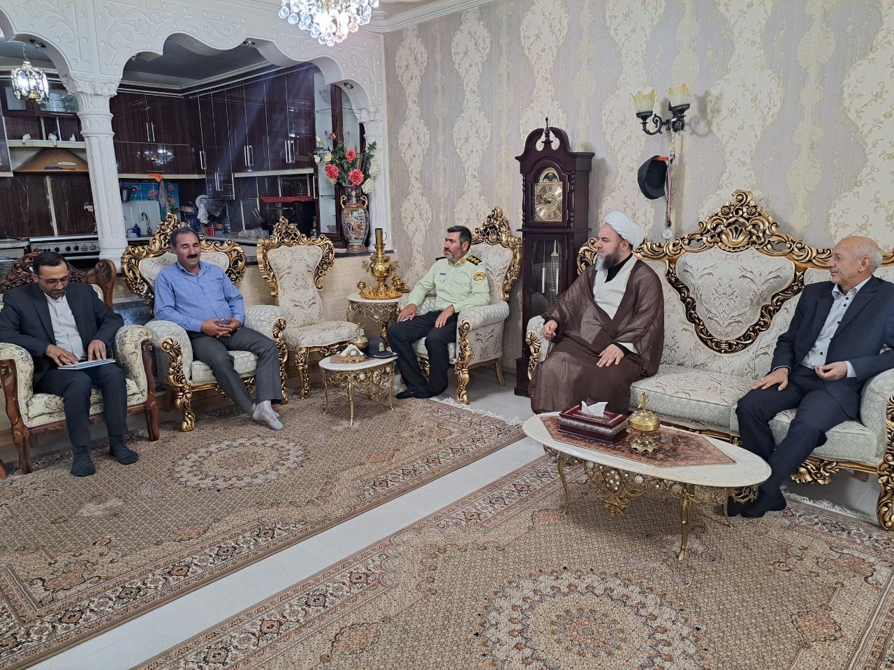 دیدار رئیس واعضای شورای تامین شهرستان پلدشت با آزادگان شهرستان