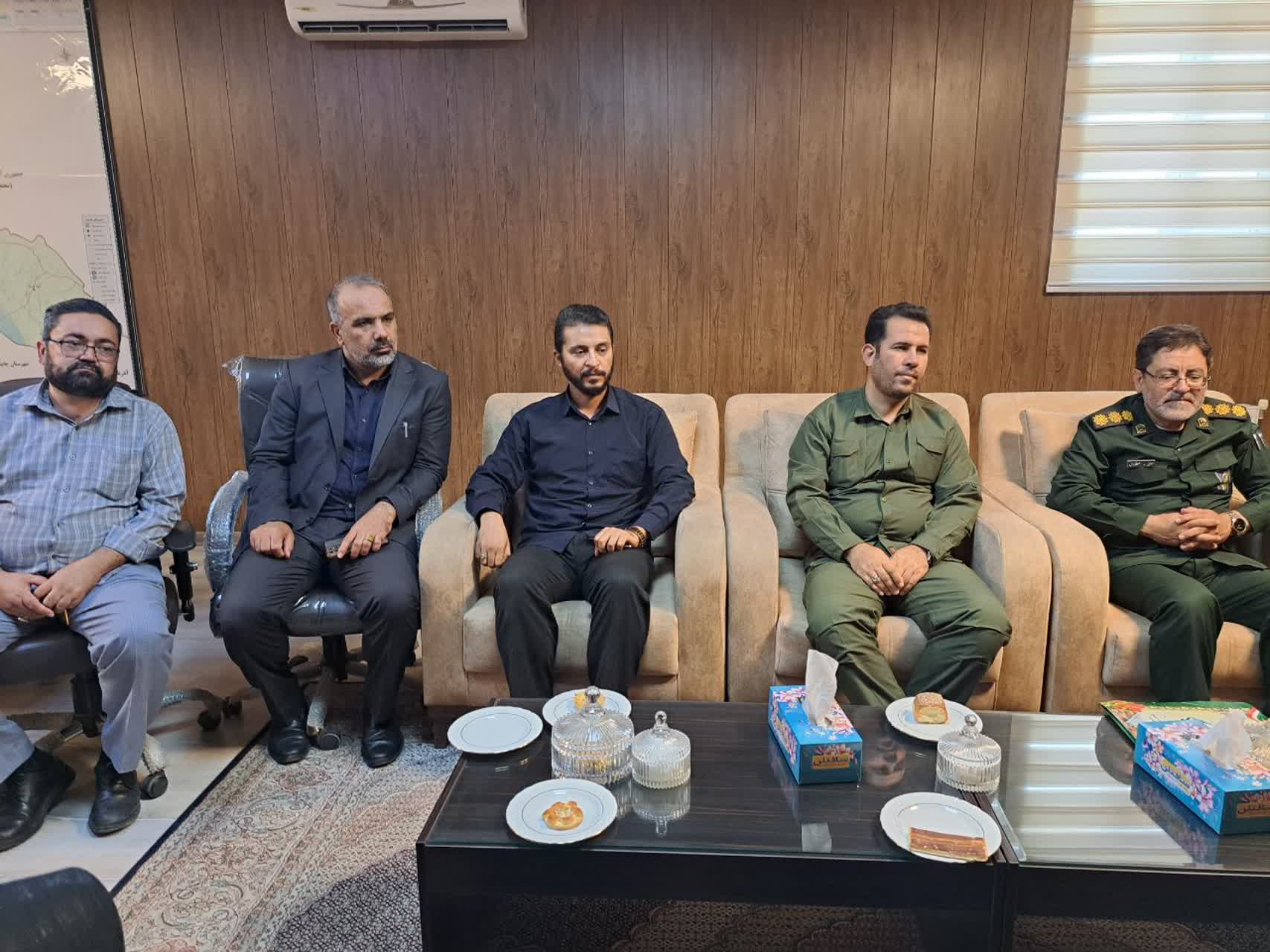 دیدار فرمانده ناحیه مقاومت بسیج سپاه پلدشت با فرماندار شهرستان به مناسبت هفته دولت
