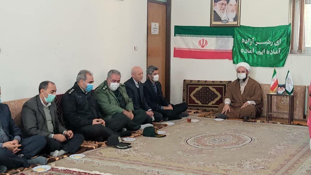دیدار فرماندار پلدشت و اعضای شورای اداری با امام جمعه شهرستان