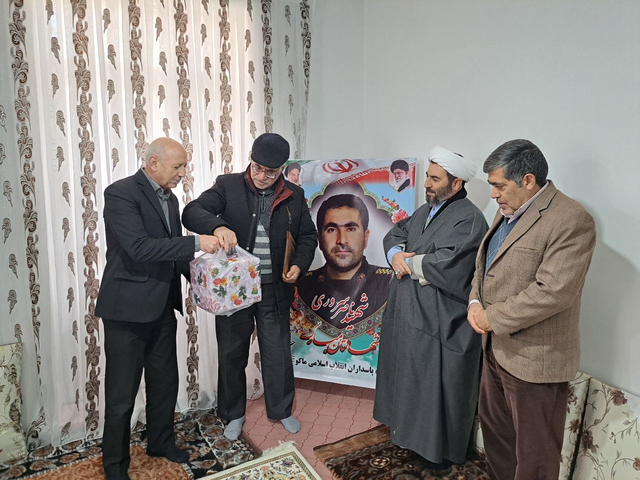 دیدار فرماندار شهرستان پلدشت با پدران شهداء