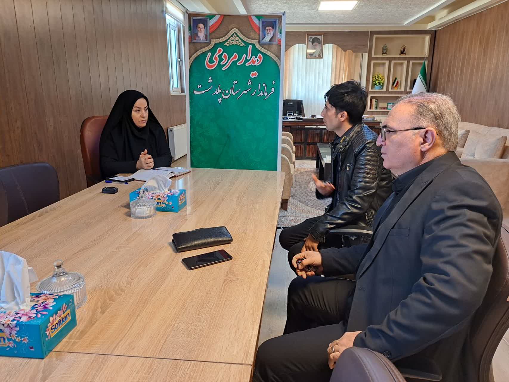 دیدار چهره به چهره رعنا قربانی، فرماندار شهرستان پلدشت با تعدادی از اقشار مختلف مردم