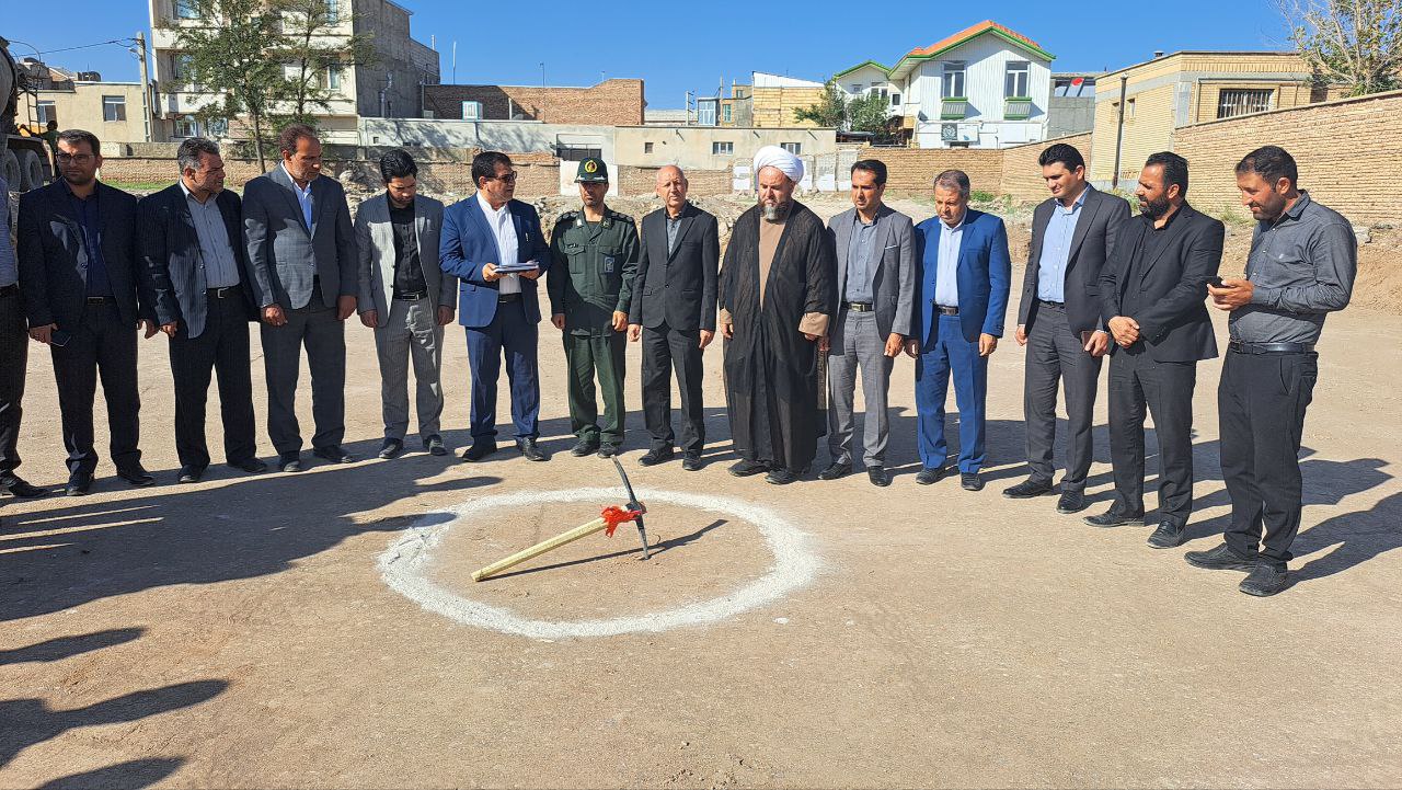 کلنگ زنی احداث آموزشگاه ١٢ کلاسه در شهر پلدشت