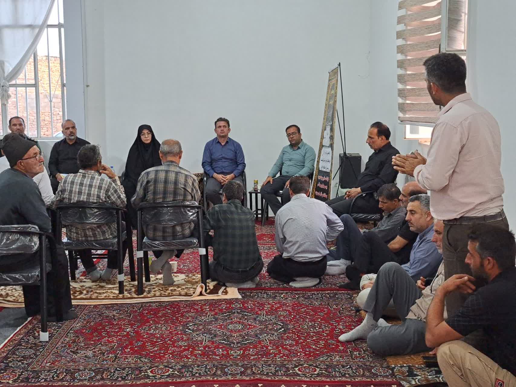 برگزاری شورای مدیریت محلهمحور با محوریت بررسی مشکلات اراضی کشاورزی در روستای عزیزکندی پلدشت