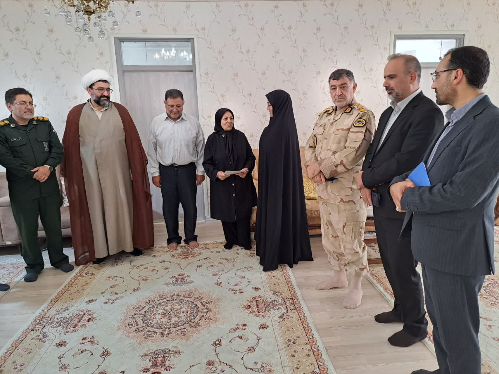 دیدار فرماندار پلدشت با خانواده معظم شهید والامقام ابراهیم جبرئیلی