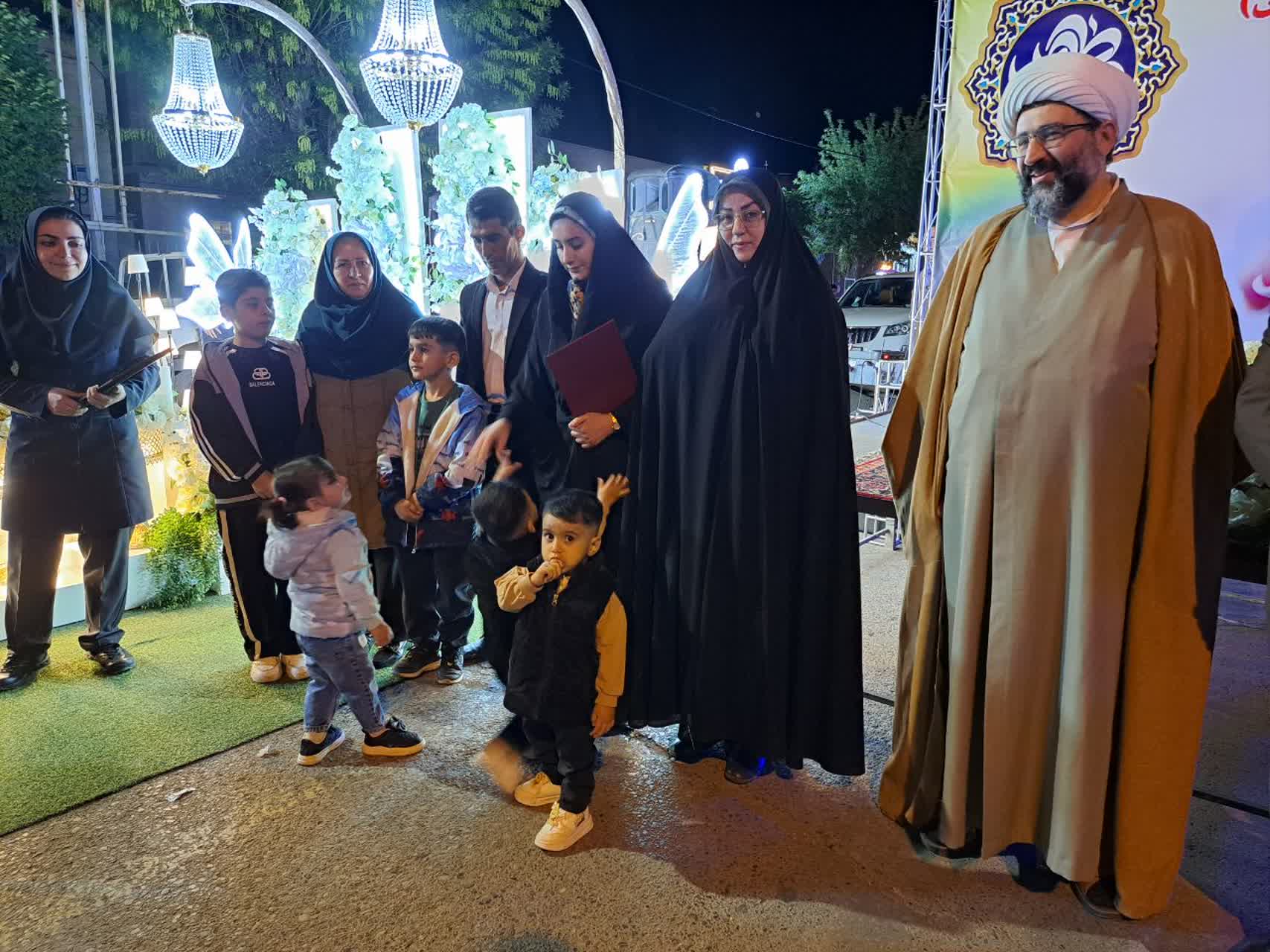 در راستای ترویج فرهنگ ازدواج آسان؛ 11 زوج جوان در شهرستان پلدشت تجلیل شدند