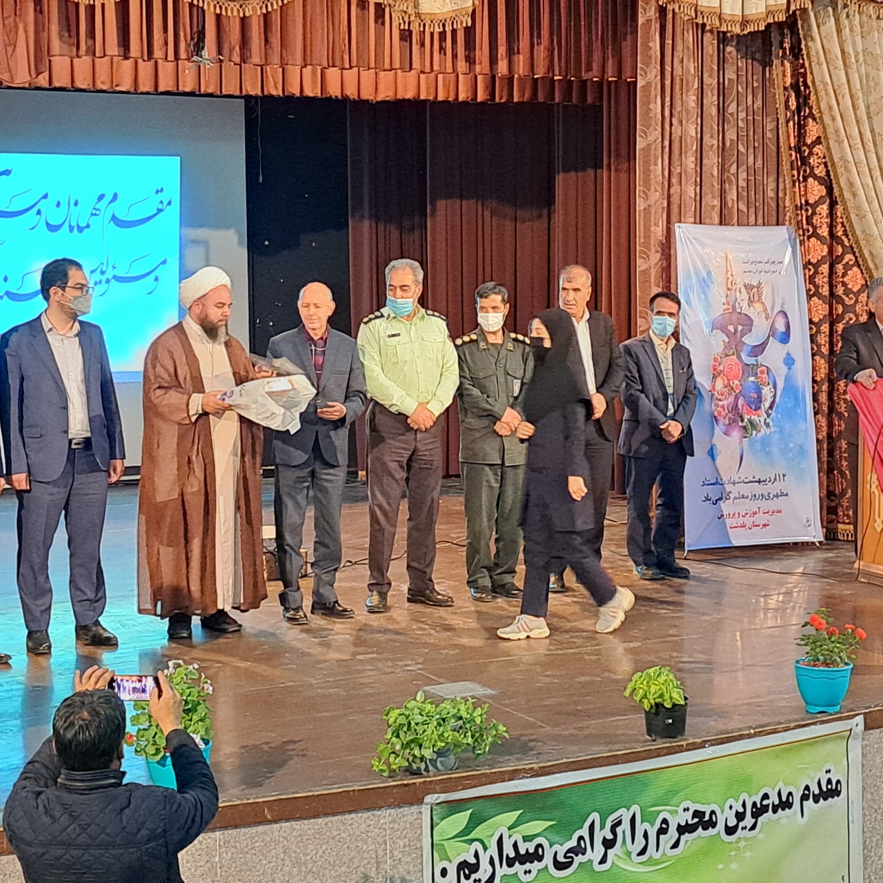 آموزش و پرورش مثل دو بال مکمل هم هستن چنانچه در یکی از این دو بال سستی اتفاق بیفتد شاهد صدمات جبران ناپذیری در آینده در سطح جامعه خواهیم شد